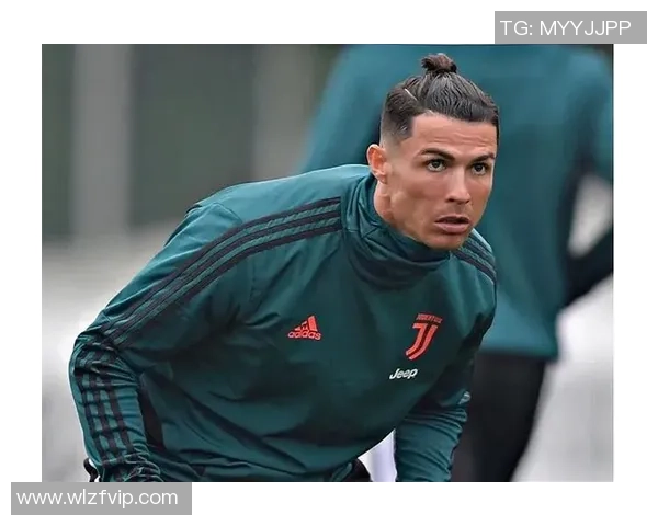 足球明星麻花辫的背后故事及其在赛场上的精彩表现揭秘 足球明星麻花辫的背后故事及其在赛场上的精彩表现揭秘