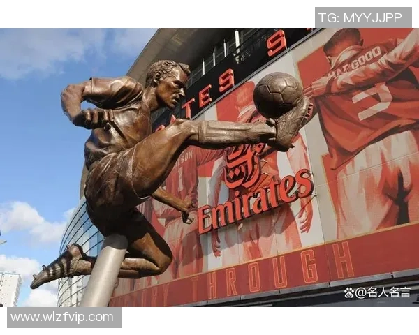 足球明星私下生活揭秘球场之外的真实瞬间与感人故事